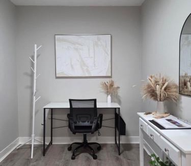 Everett Apartment | 2 Bedroom's, 1 Bathroom,10min-Airport & Boston, 7min-EncoreCasino
