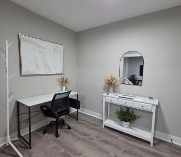 Everett Apartment | 2 Bedroom's, 1 Bathroom,10min-Airport & Boston, 7min-EncoreCasino