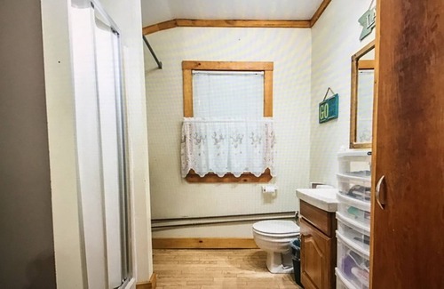 Lyman Cottage | 2 Bedroom Seasonal Lakefront Cottage