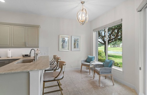 Central Naples Condo | 2-bedroom/Single story Naples condo in the private community of Kensington