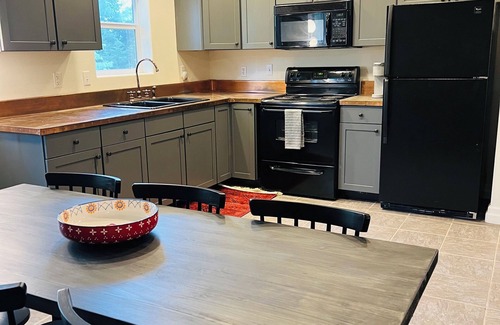 Leavenworth Cabin | 2 Bedroom Ski Chalet near Downtown Leavenworth.
