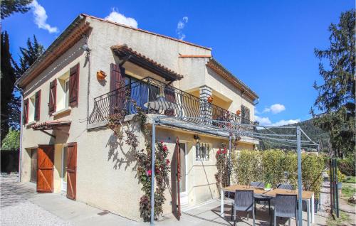Gemenos Apartment | 2 Bedroom Stunning Apartment In Gemenos