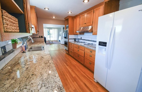 Bremerton House | 2-bedroom top-level unit in charming Bremerton home