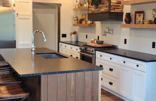 Ravenna House | 2-bedroom townhome. Centrally located to multiple college's. Pet friendly