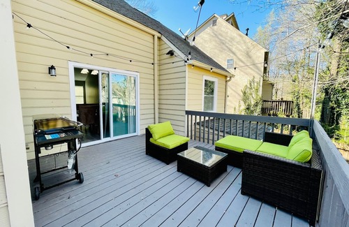 Kennesaw House | 2 Bedroom Townhome- Fire 🔥 Pit - New Renovation
