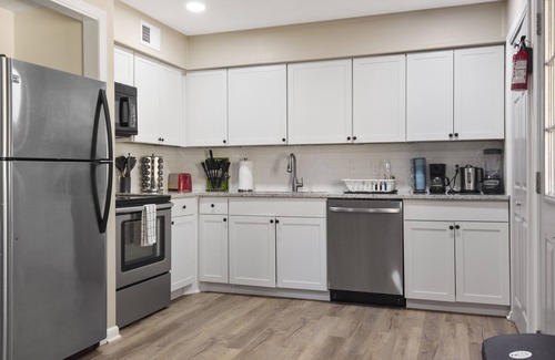 Mableton House | 2 Bedroom Townhouse Fire Pit - BBQ - Fun Relax