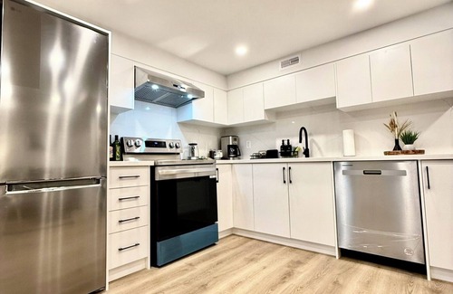 Little Italy House | 2 Bedroom Trinity Bellwoods Downtown