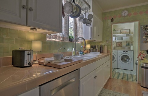 Glenwood House | 2-bedroom vacation home just 10 minutes from San Fernando Valley