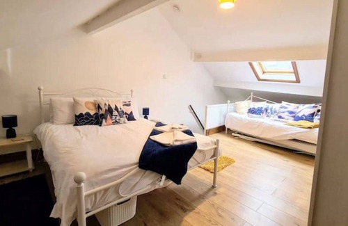 Heptonstall House | 2 bedroom Victorian canal side terrace house.