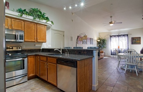 Lake Havasu City Villa | 2 Bedroom Villa, King Bed 44' Deep Garage with Community Pool