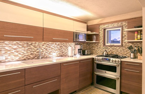The Valley House | 2 Bedroom Villa with 2 King Suites & Pool!