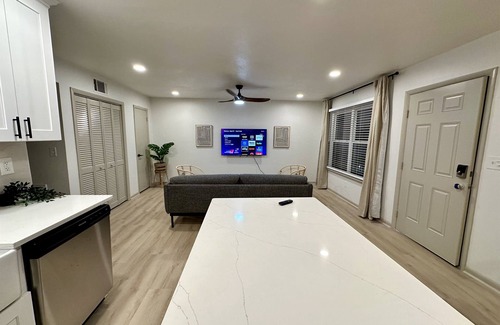 East Ocean View Apartment | 2 Bedroom w/King Beds walks to beach - top floor