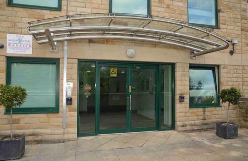 Bradford Apartment | 2 bedrooms, 2 bathrooms, 1 living room with a stunning Penthouse City View