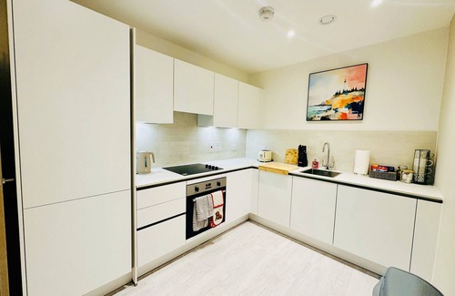 Botwell Apartment | 2 bedrooms 2 bathrooms near station,25mins to city centre,15mins to Heathrow