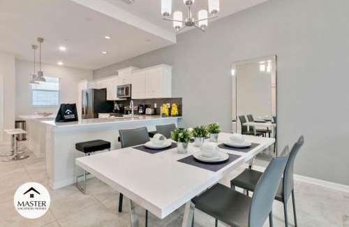 Bay Lake Apartment | 2 Bedrooms 2 Bathrooms Storey Lake 3120-403 Pc