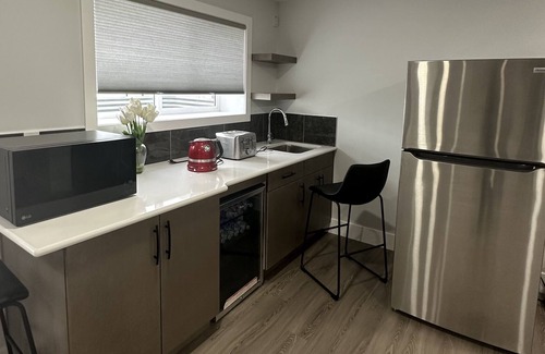 South Lethbridge House | 2 Bedrooms Cozy Green Field Gateway