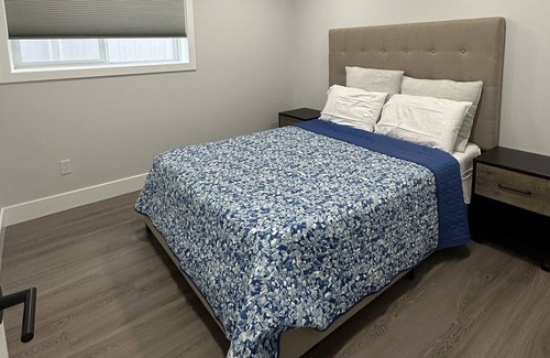 South Lethbridge House | 2 Bedrooms Cozy Green Field Gateway