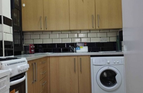 Gifford Apartment | 2 Bedrooms Flat Sleeps 6 Edinburgh flat , free side street parking, two rooms