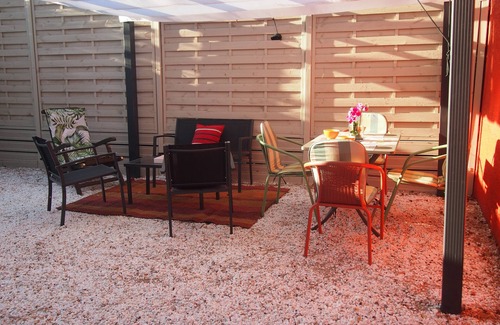 Arles House | 2 bedrooms house with living/kitchen dining and large outside patio