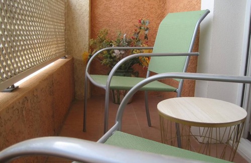 Arles House | 2 bedrooms house with living/kitchen dining and large outside patio