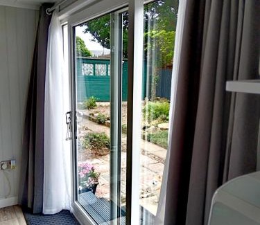 Derby House | 2-bedrooms, Private entrance, Sleep 4, Parking, Wifi, AirCon, Heating, Netflix