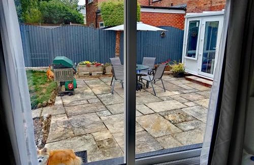 Derby House | 2-bedrooms, Private entrance, Sleep 4, Parking, Wifi, AirCon, Heating, Netflix
