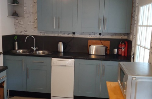 Lundin Links House | 2 bedrooms/sleeps 4/free wifi/parking/outdoor area