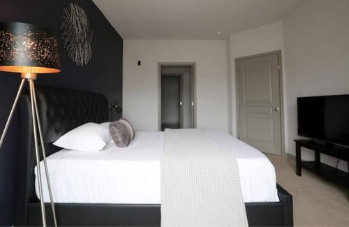 Paw Creek Apartment | 2 BedRooms with 2 Full Bathroom