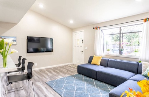 Menlo Park House | 2 Beds, 1 Bath, Kitchen private space, Furnished Stanford, Palo Alto, Menlo Park