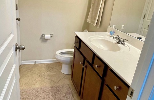 Belmont House | 2 beds 3 baths home with fenced yard. Great location!