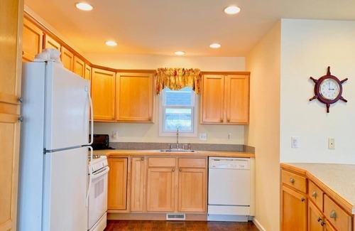 Townsend's Inlet House | 2 Blocks from the Beach- southern end of Sea Isle