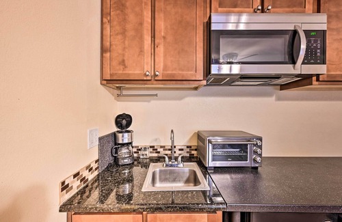 Englewood Apartment | 2 Blocks to Light Rail: Denver Unit w/Kitchenette