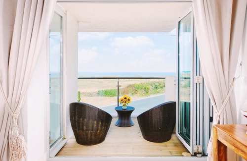 Lusty Glaze Apartment | 2 Bolowthas Court-Spacious apartment close to beaches, parking, coastal and sea views.