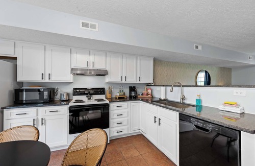 Williamstown Apartment | 2 BR 1.5 Bath Retreat/Sleeps 7/3 Miles to Ark!