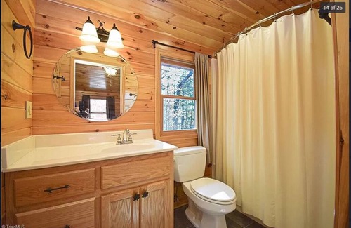 Purlear House | 2 BR 2 BA house on Buck Mountain with mountain views!