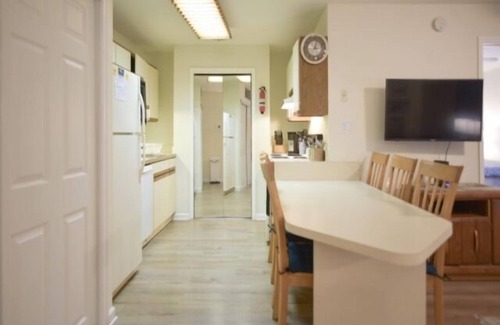 North Ocean City Condo | 2 BR 2 Bath indoor and outdoor pools Tennis 1.5 blocks to the beach