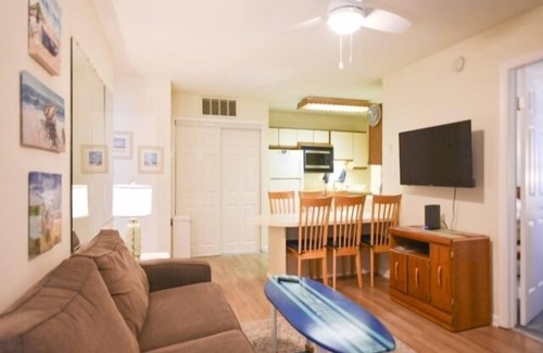 North Ocean City Condo | 2 BR 2 Bath indoor and outdoor pools Tennis 1.5 blocks to the beach