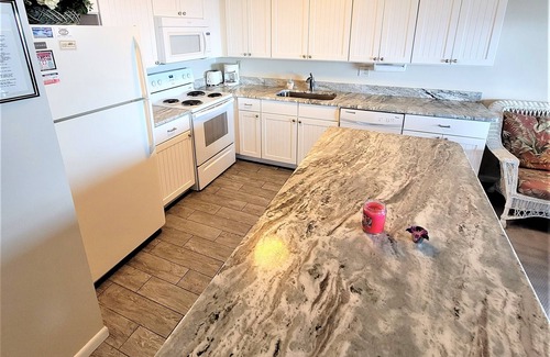 Ocean City Condo | 2 br 2 bath, ocean and boardwalk front at 3rd St/large balcony