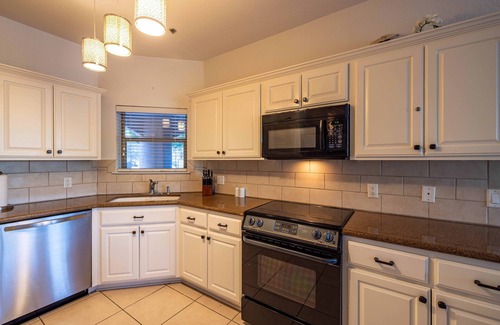 Boerne Condo | 2 BR 2 BTH Tapatio Springs Golf Resort Condominium for Rent!