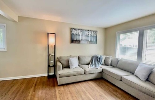 Beverly Hills House | 2 BR Birmingham beauty