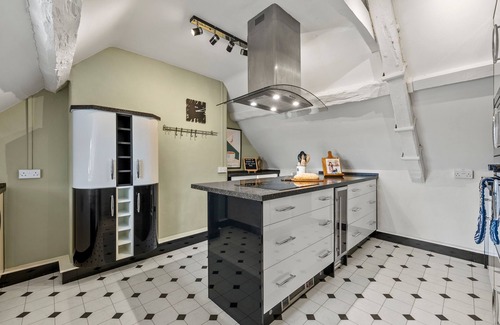 Cirencester Apartment | 2-BR Cosy Retreat, Cirencester
