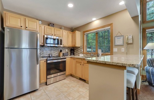Boyne Falls Condo | 2 BR Loft | Ski in/Ski out | Sleeps 8 Guests | Gas Fireplace | Outdoor Patio