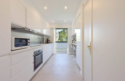La Croix des Gardes Apartment | 2-Br. sea view, private parking, walk to beaches
