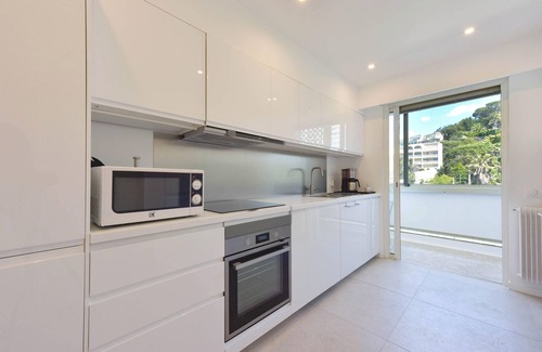 La Croix des Gardes Apartment | 2-Br. sea view, private parking, walk to beaches