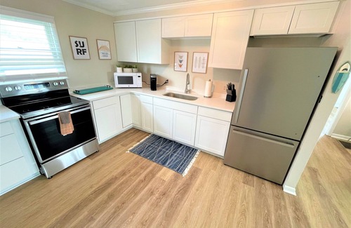 Emerald Isle House | 2 BR steps from beach access, dog-friendly NO FEE!