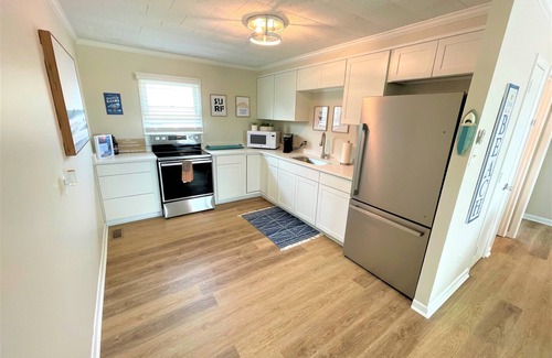 Emerald Isle House | 2 BR steps from beach access, dog-friendly NO FEE!