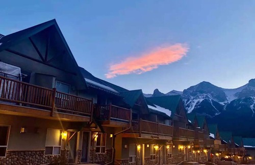 Harvie Heights House | 2 BR townhouse | Close to Banff | Private entrance