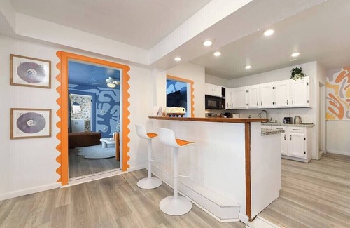 Brighton Heights House | 2-BR Vibrant Home | Fire Pit | Sleeps 4 | Downtown | PA