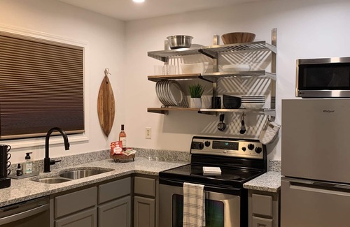 Hendersonville Condo | 2 BR/Walk Downtown/Local Brews