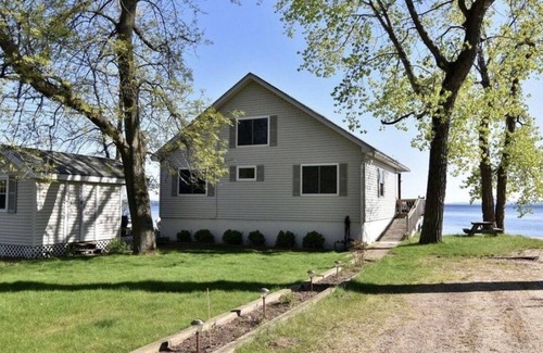 Malletts Bay House | 2 BR waterfront home. Colchester Point, Lake Champlain. 15 min to Burlington.